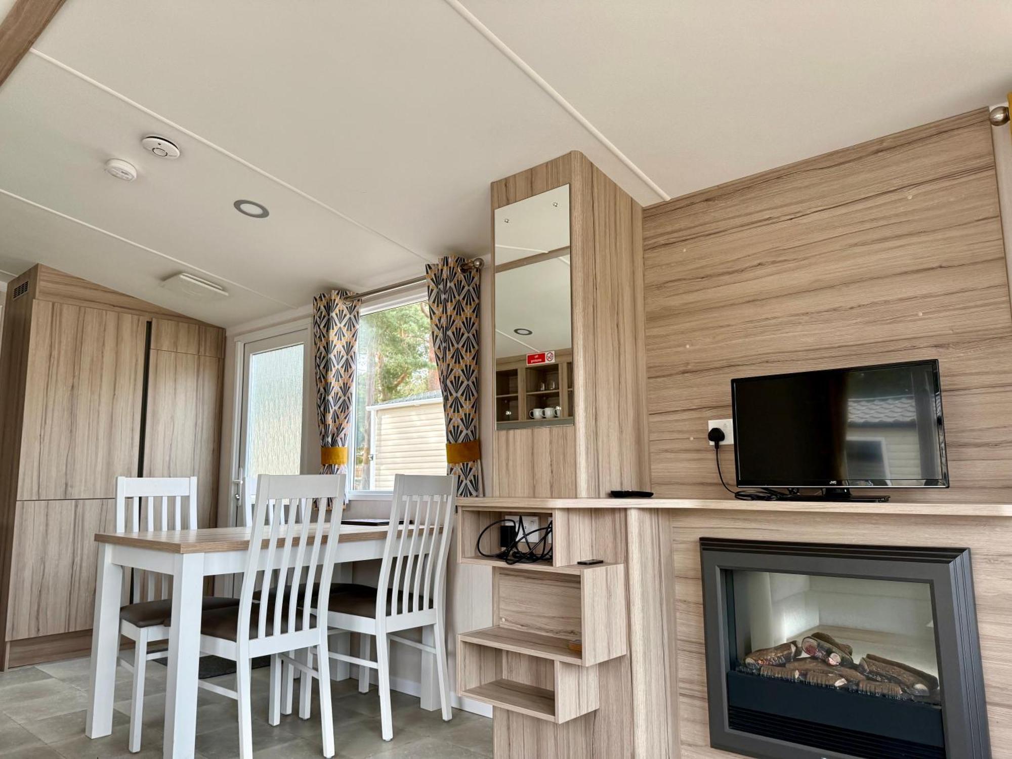 The Salmon Van - Beautiful, Luxury Static Caravan أبرلور المظهر الخارجي الصورة